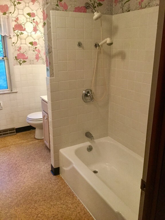 72 Woodland St, Holyoke, MA 01040 - photo 3