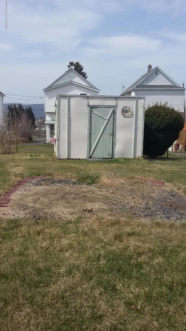 313 Gibbons St, Dunmore, PA 18512 - photo 3