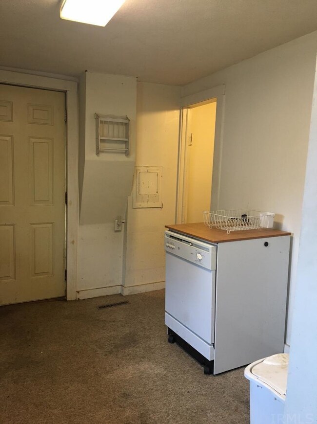 206 N Franklin St, Mentone, IN 46539 - photo 7