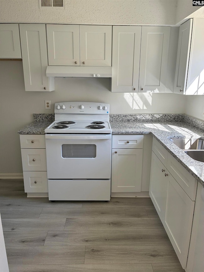 Flooring updated throughout in the Living areas & new carpet in BRs