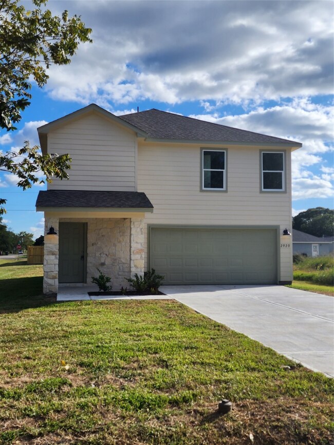 2920 5th St, Bay City, TX 77414 - photo 2