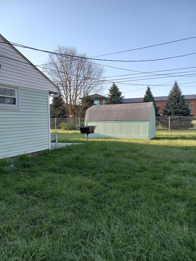 1596 Eastfield Dr N, Columbus, OH 43223 - photo 3