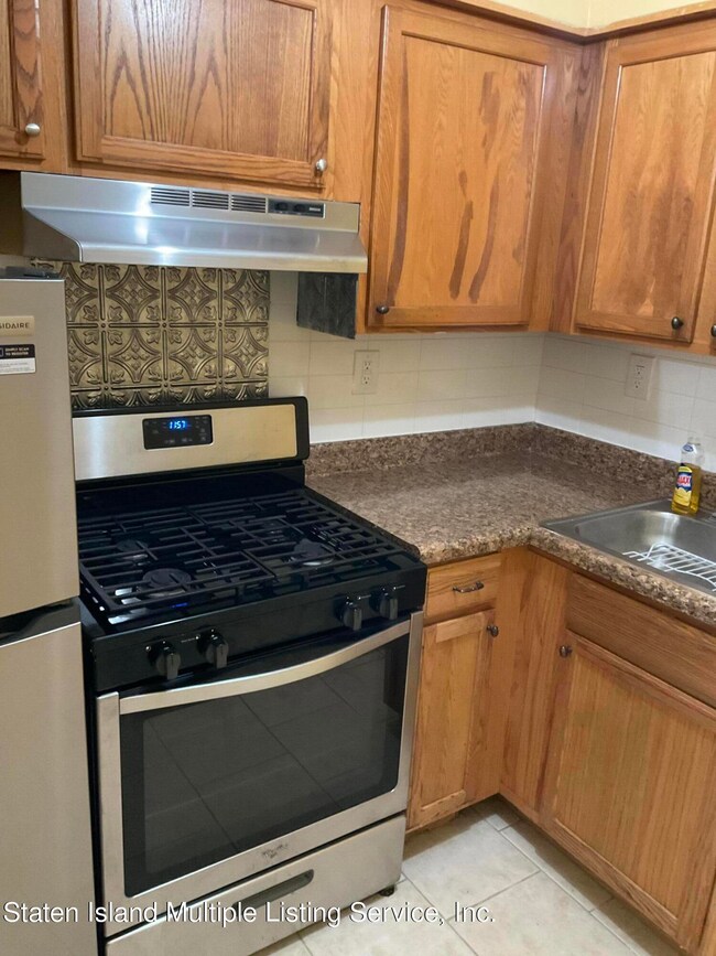 14 Dartmouth Loop unit Bsmnt, Staten Island, NY 10306 - photo 7