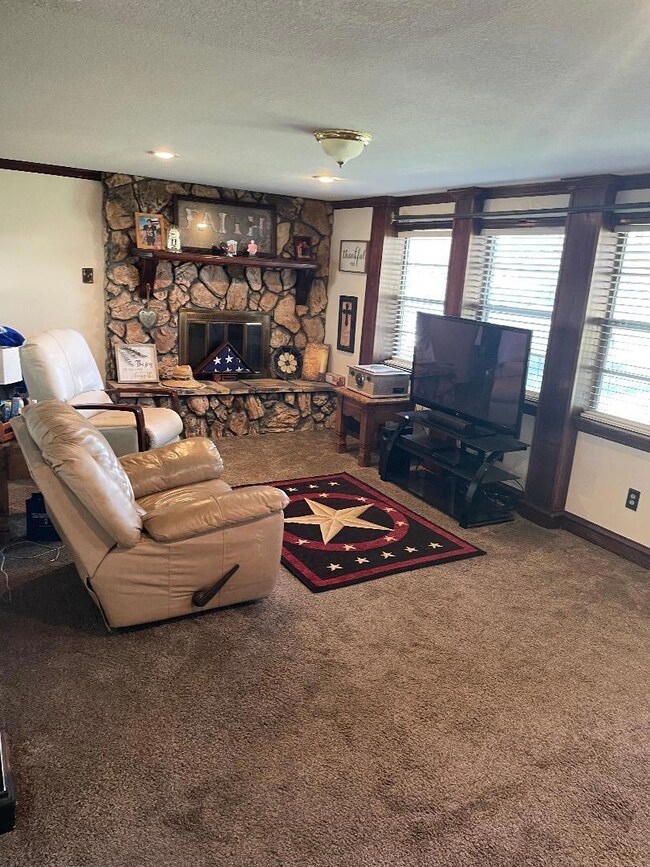 1550 Arvel Cir, Azle, TX 76020 - photo 5