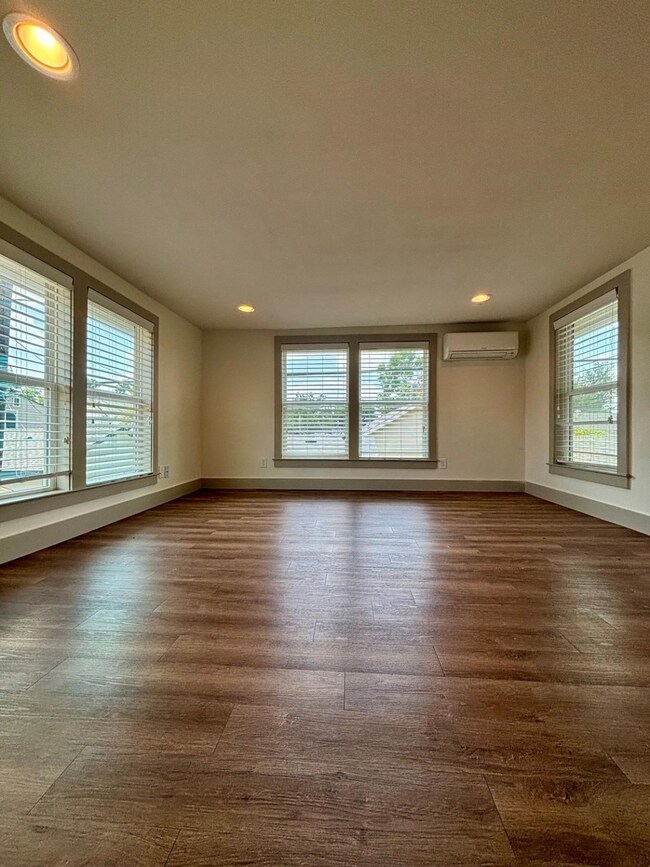 1009 Enid St unit B, Houston, TX 77009 - photo 5