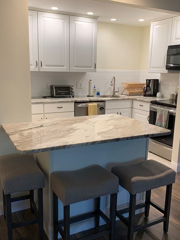 6 Hallmark Gardens unit 10, Burlington, MA 01803 - photo 2