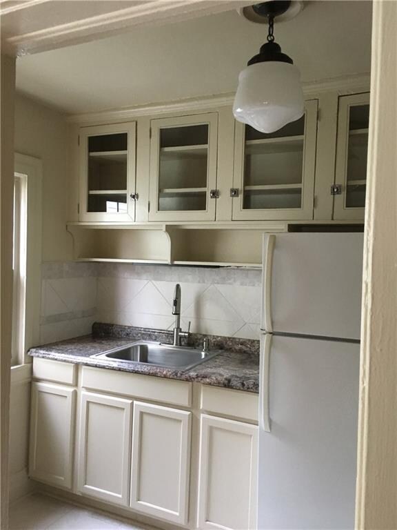 Apt 2 (60 Up) Kitchen