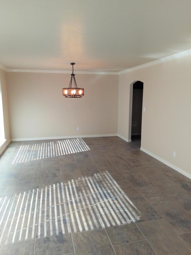 10111 Woodway Dr, El Paso, TX 79925 - photo 2