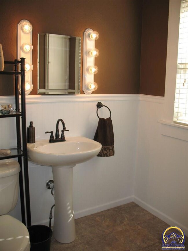 1520 SW High Ave, Topeka, KS 66604 - photo 7