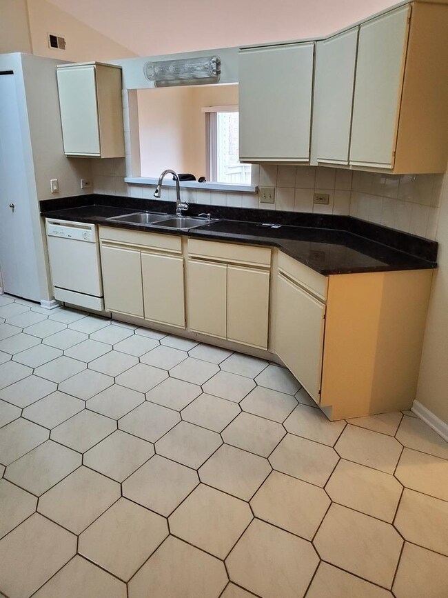 1662 Commodore Ct unit 2, Schaumburg, IL 60193 - photo 7