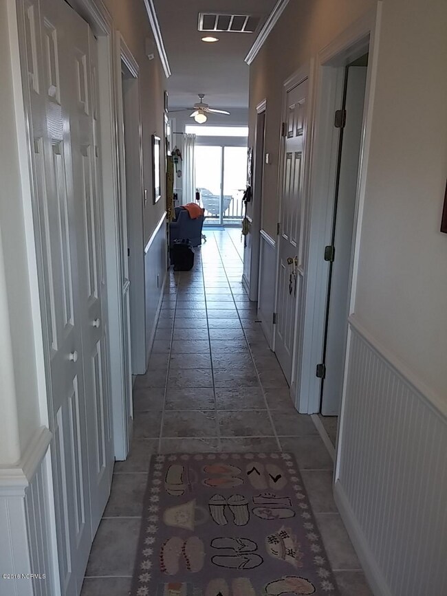 Entry hall w/tile floors