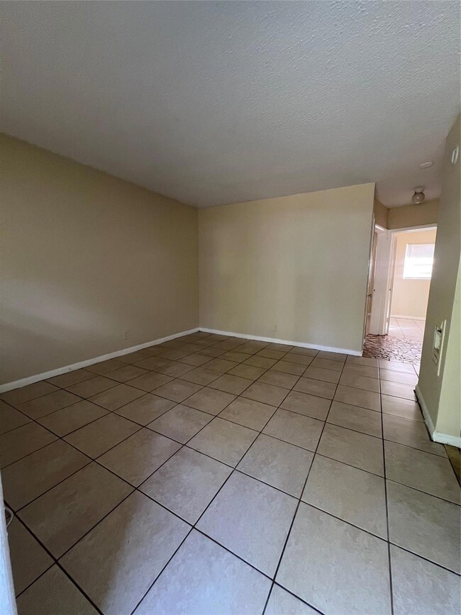 437 NW 9th Ave unit 2, Fort Lauderdale, FL 33311 - photo 2