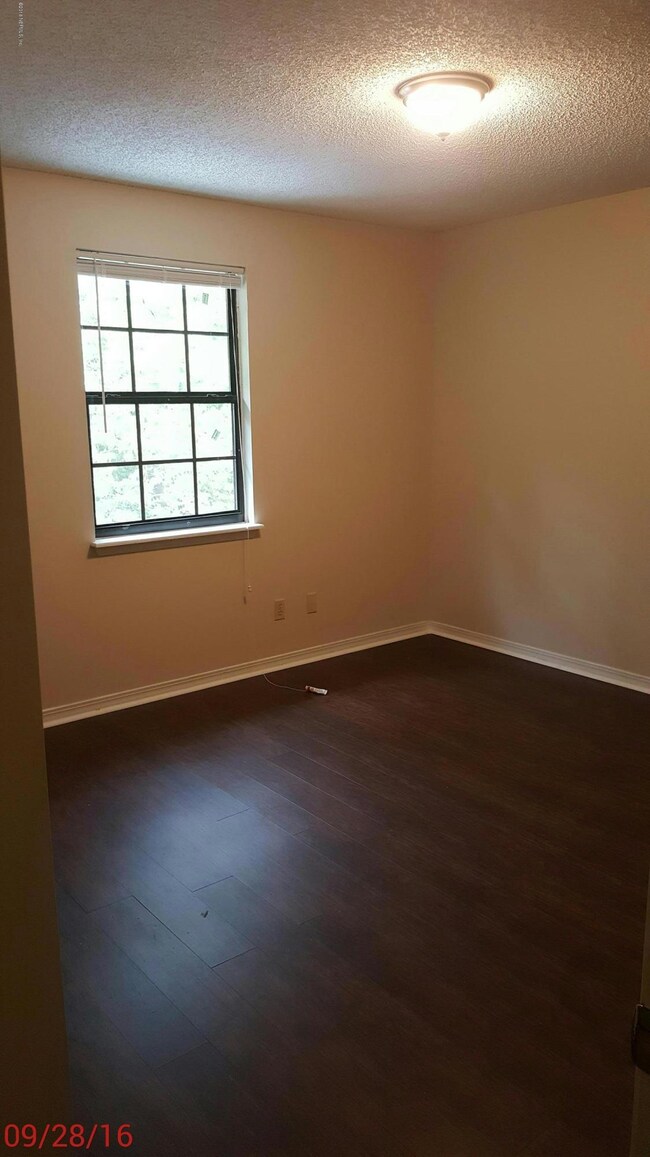 4400 Melissa Ct W, Jacksonville, FL 32210 - photo 5