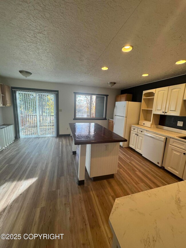 1515 W 47th Ave, Anchorage, AK 99503 - photo 5