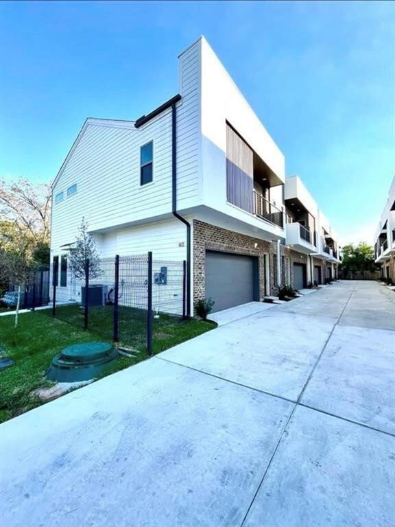 803 Thornton Rd unit A, Houston, TX 77018 - photo 2