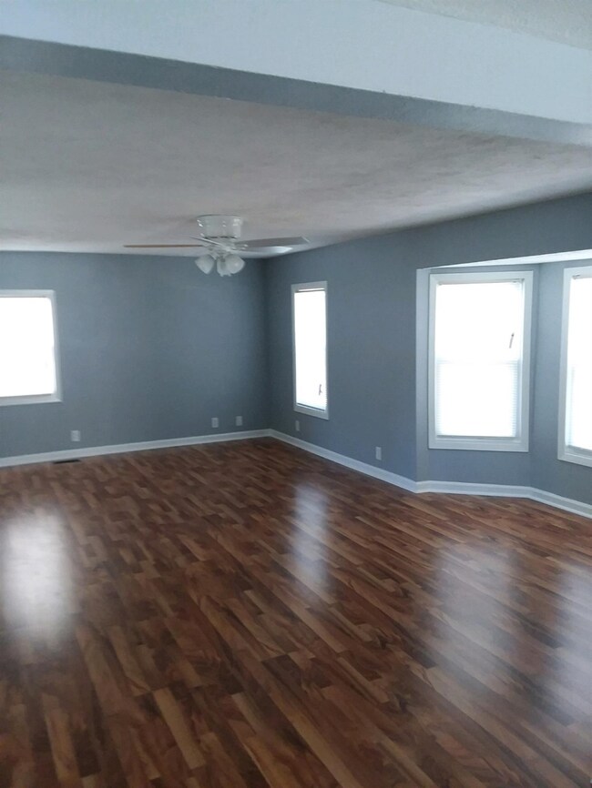 113 W Mechanic St, Rolling Prairie, IN 46371 - photo 5