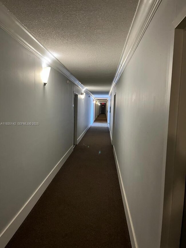 2020 NE 135th St unit 609, North Miami, FL 33181 - photo 4