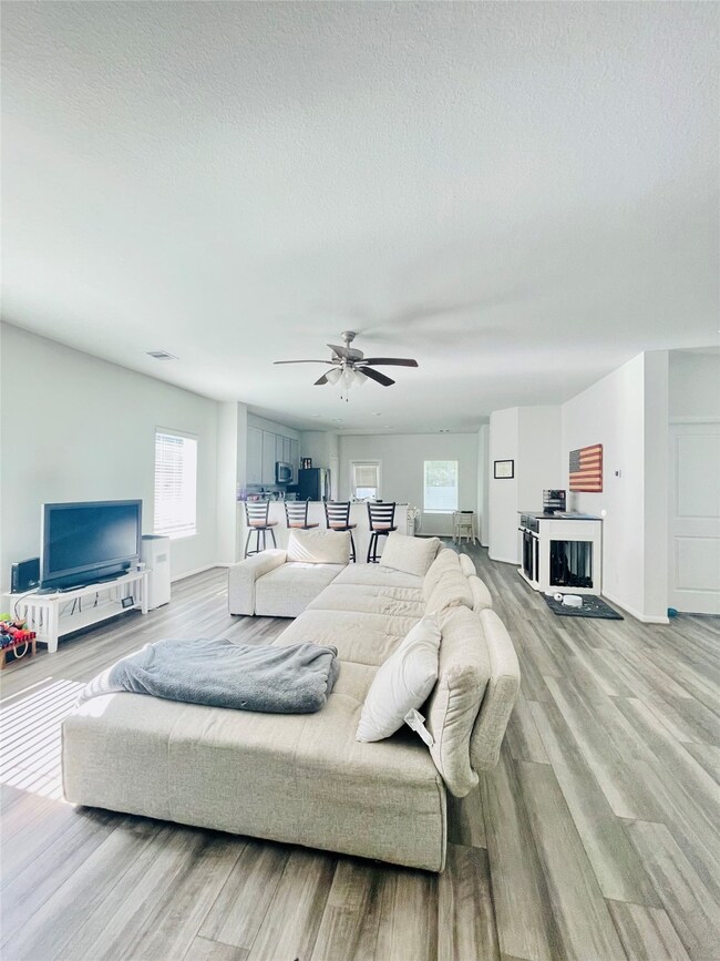 18740 Laurel Oaks Ln, Magnolia, TX 77355 - photo 2