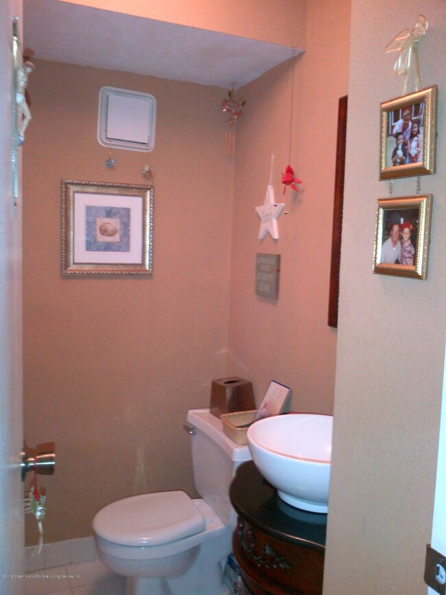 102 N Railroad Ave, Staten Island, NY 10304 - photo 6