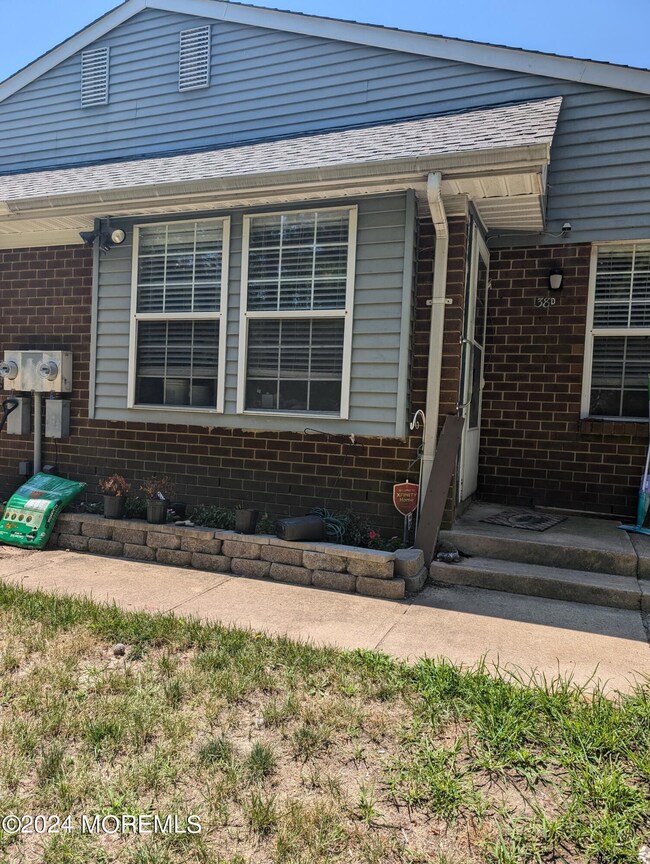 38D Easton Dr unit 61, Whiting, NJ 08759 - photo 2