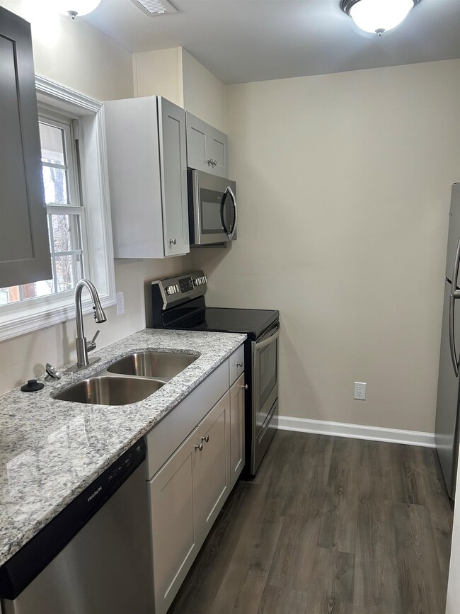 1131 Robin Hood Ct unit 105, Harrisonburg, VA 22801 - photo 4