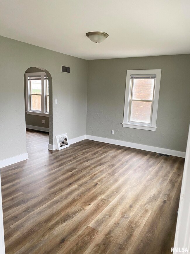 303 Central St, Washington, IL 61571 - photo 5