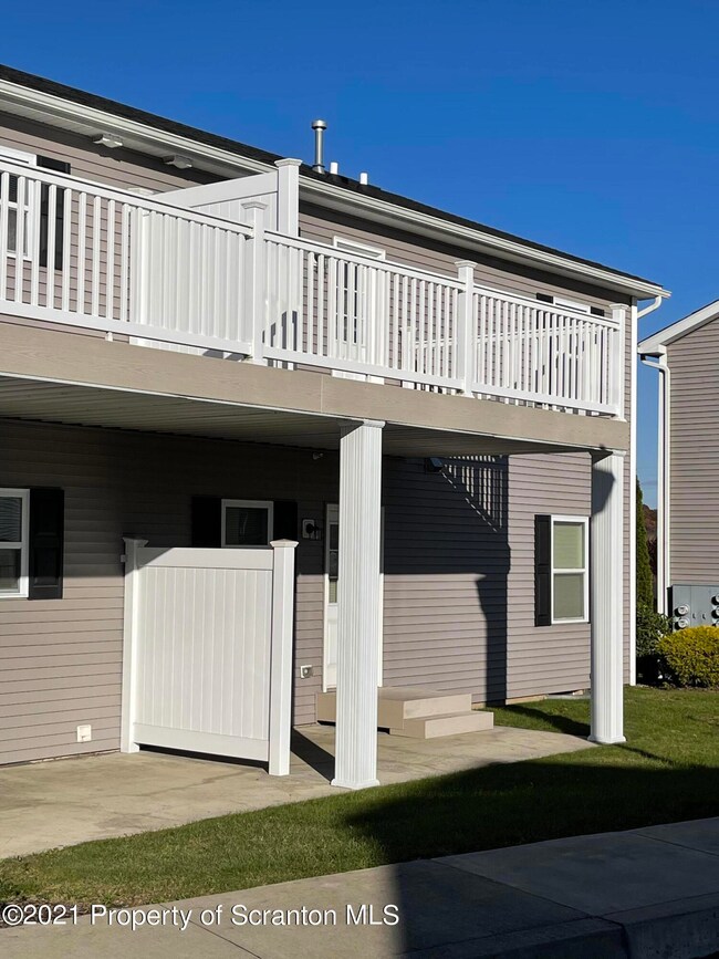 915 Ash St, Moosic, PA 18507 - photo 5