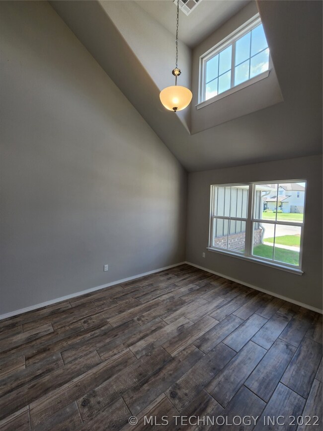 Beautiful front study with additional high windows