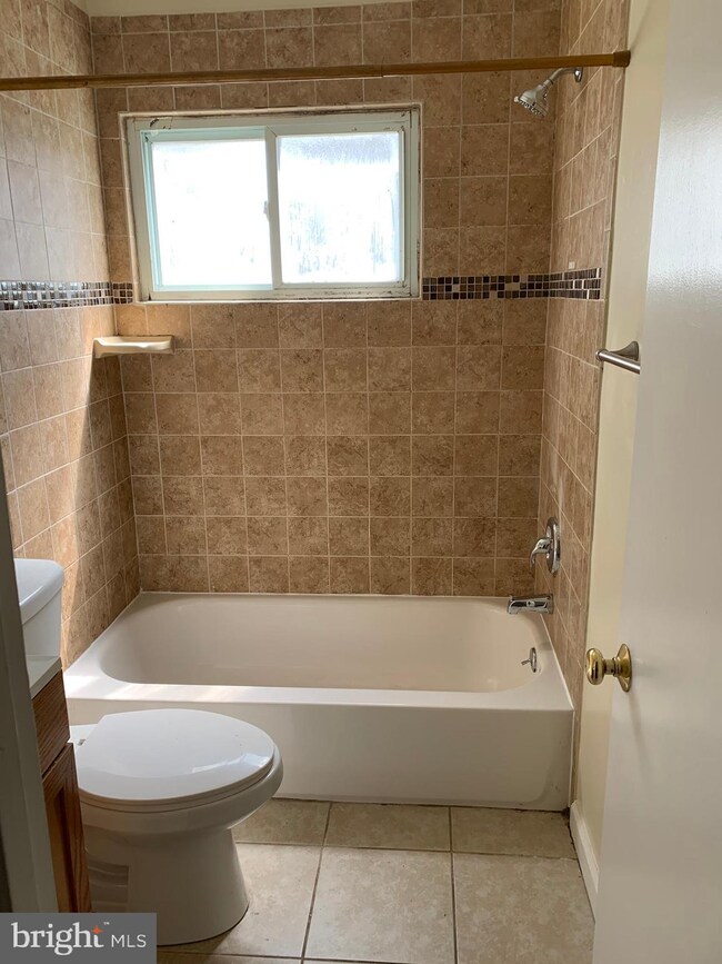 10013 Dubarry St, Glenn Dale, MD 20769 - photo 5