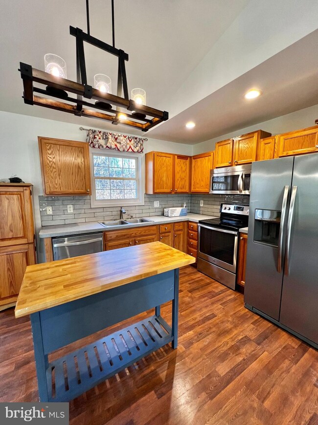 639 Cheshire Rd, Bunker Hill, WV 25413 - photo 4