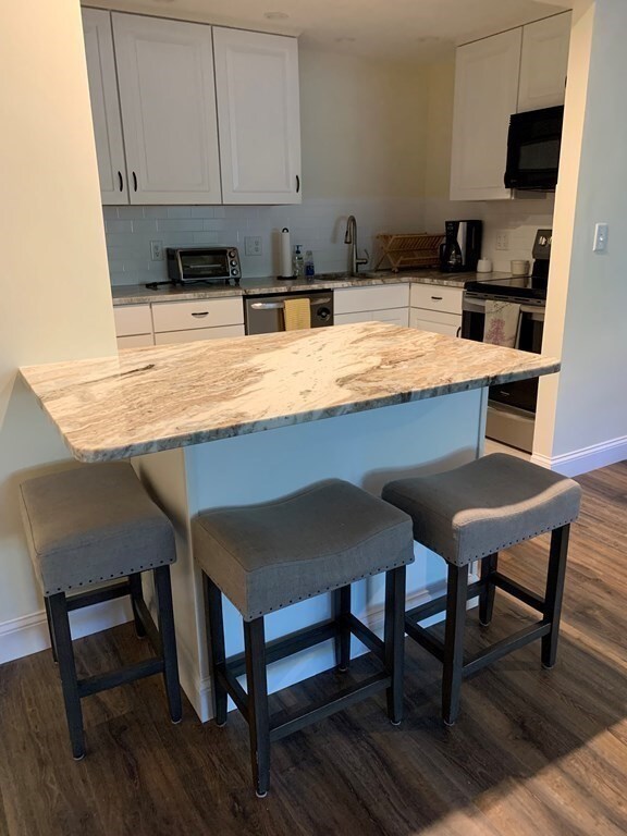 6 Hallmark Gardens unit 10, Burlington, MA 01803 - photo 6