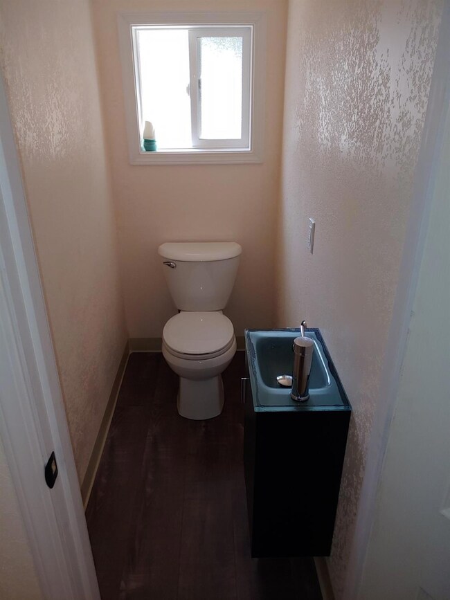 2410 Applegate Ave, Klamath Falls, OR 97601 - photo 3