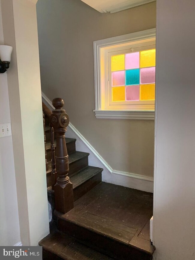 44 S Clinton St unit B [2ND/3RD FLR], Doylestown, PA 18901 - photo 2