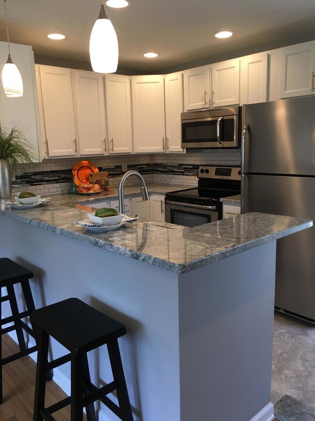 IMG_61911-breakfast area/kitchen