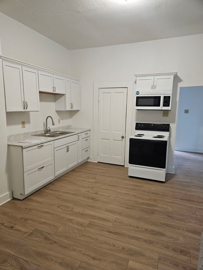 730 W 9th St, Anderson, IN 46016 - photo 4