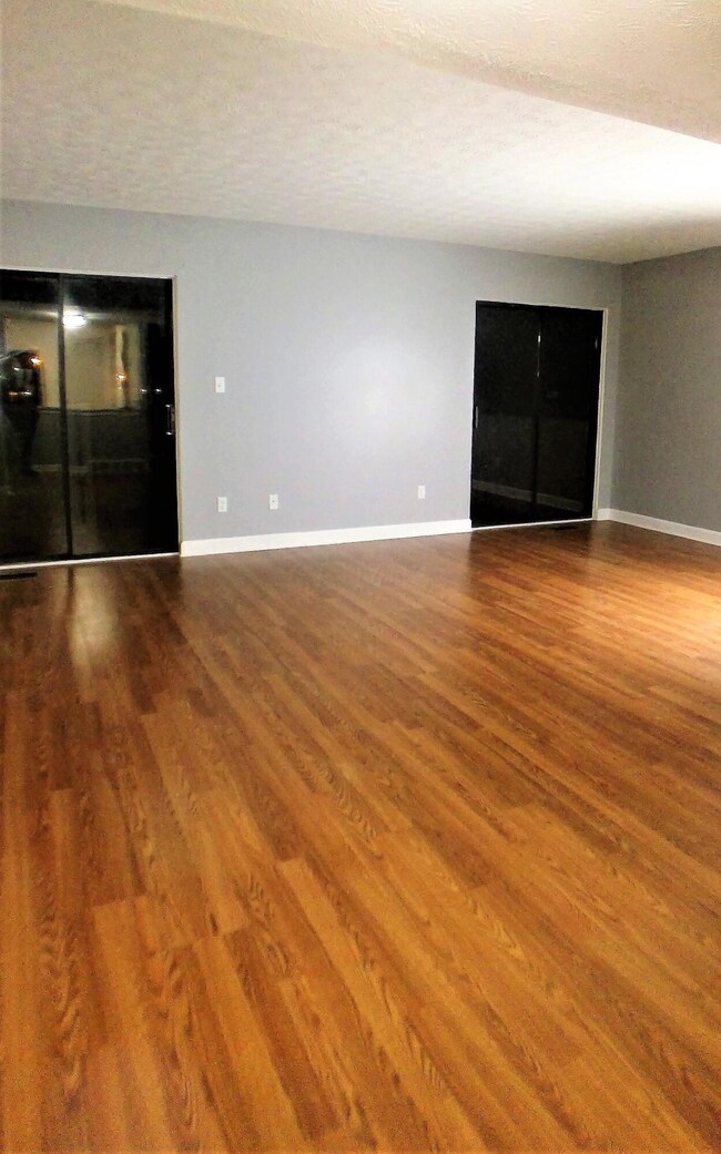 892 Westbury Ln S unit 2-B, Columbus, OH 43228 - photo 7