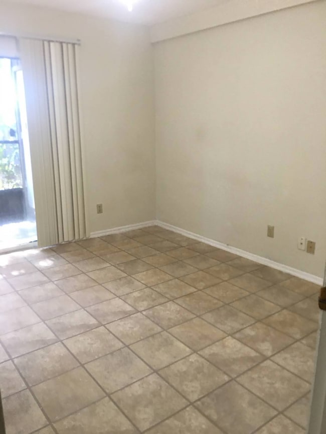 1723 Hampton Ln unit 406, Palm Harbor, FL 34683 - photo 5