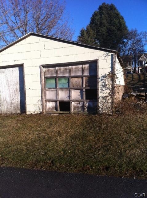 537 Broad St, Emmaus, PA 18049 - photo 3