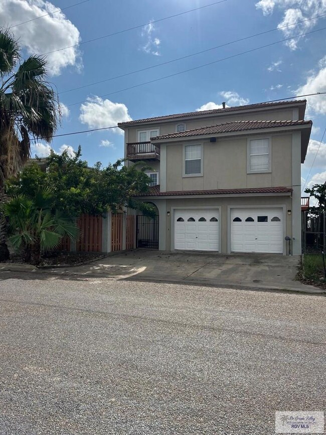 725 N Yturria St, Port Isabel, TX 78578 - photo 4