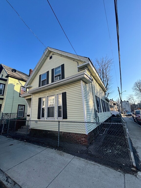 60 W 4th St, Lowell, MA 01850 - photo 5