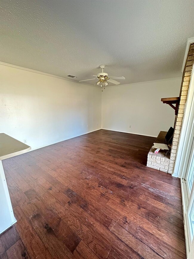 2009 Charleston Dr, Bedford, TX 76022 - photo 3