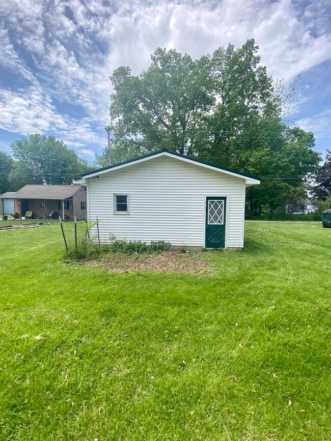 1313 5th St, Covington, IN 47932 - photo 3