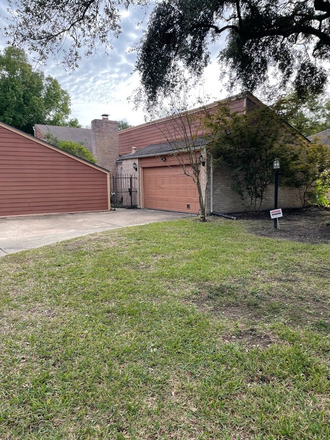 8206 Debbie Gay Dr, Houston, TX 77040 - photo 2