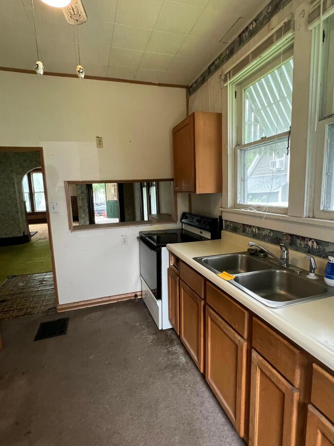 446 E Franklin St, Circleville, OH 43113 - photo 3