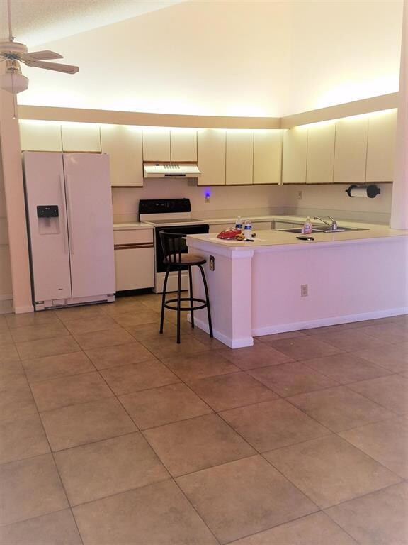 1221 Summit Place Cir unit D, West Palm Beach, FL 33415 - photo 5