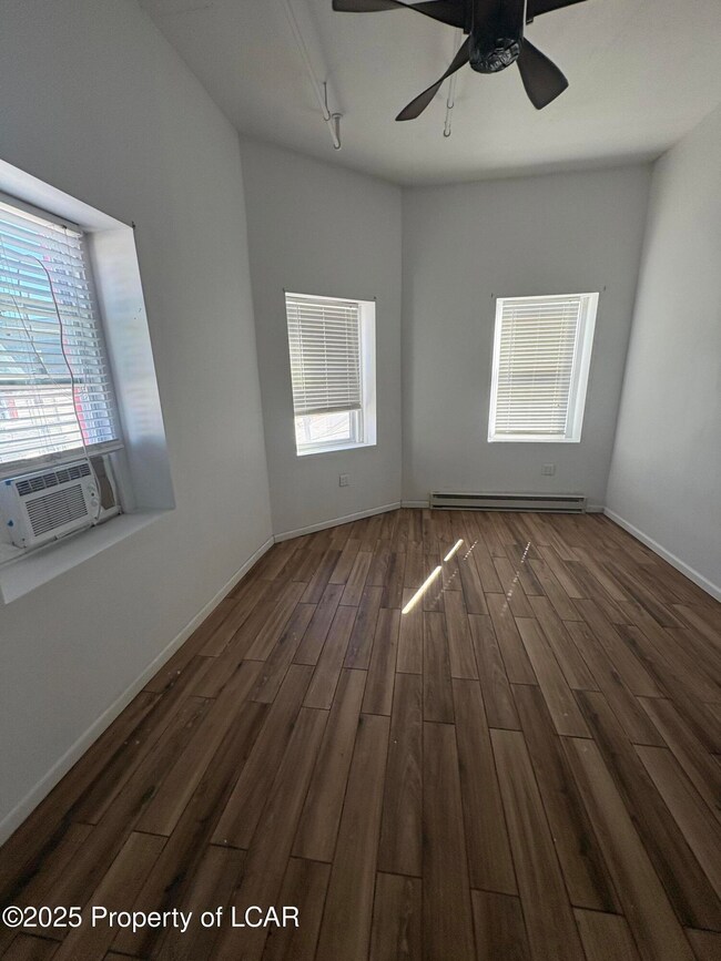 152 Horton St photo 6
