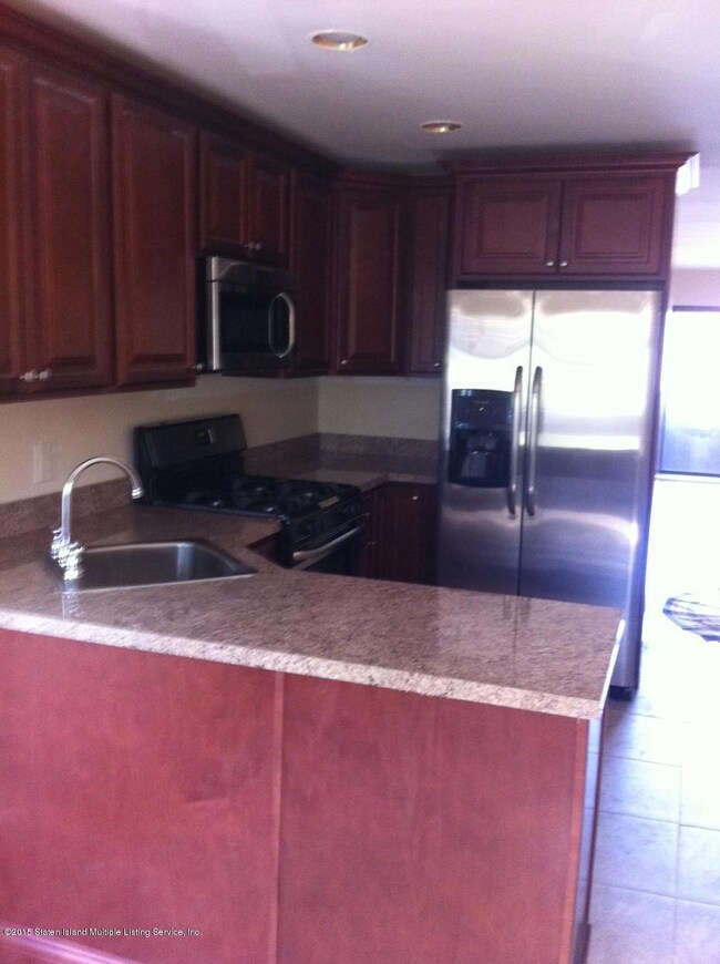 41 Stonegate Dr unit 246, Staten Island, NY 10304 - photo 5
