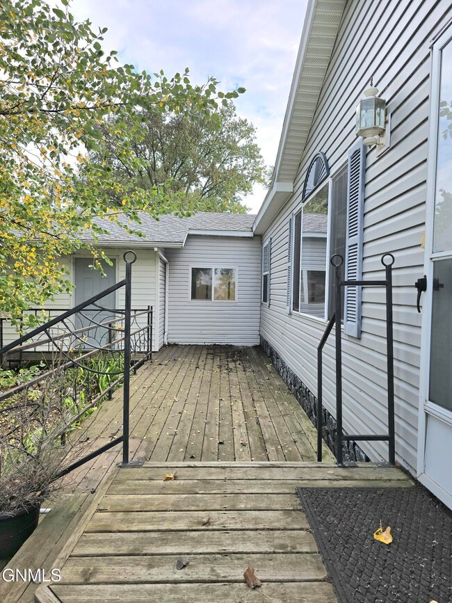 601 Avenue E, Napoleon, ND 58561 - photo 4