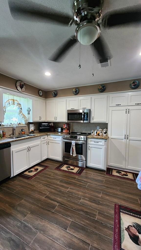 3408 Lanarkshire St, Bay City, TX 77414 - photo 6