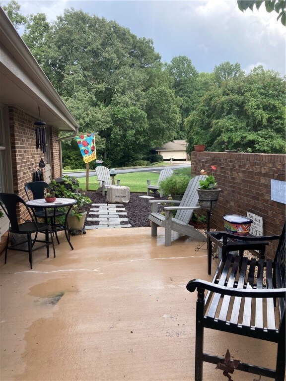 Lots of room for outdoor entertaining